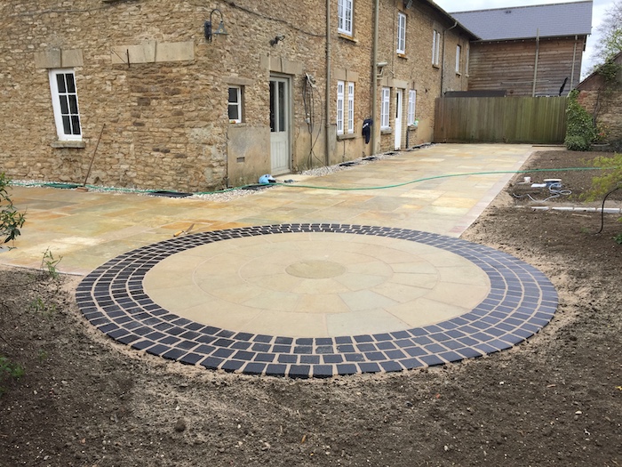 millrick-construction-oxford-circle-sandstone-patio13